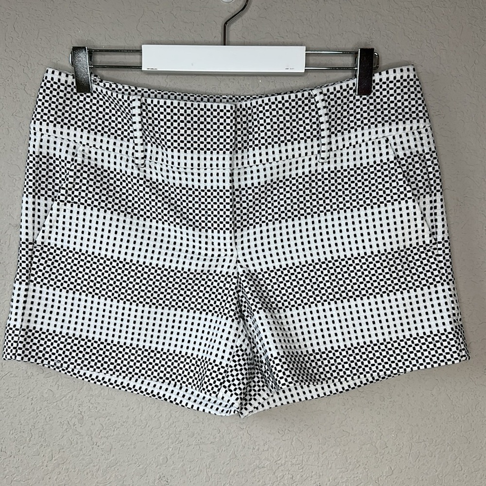 Ann Taylor Black and White Checked Horizontal Striped Zip Front Shorts Size 6